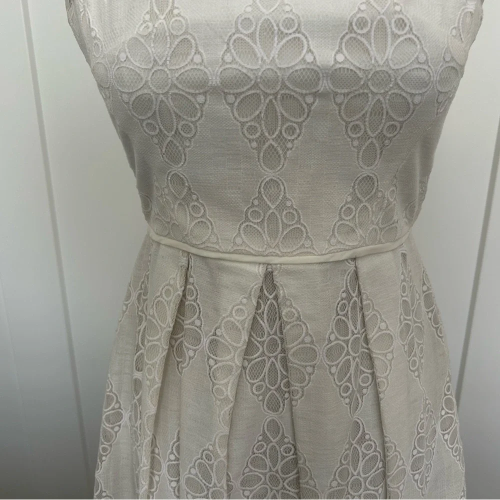Elegant White Lace Dress - Picture 2 of 5